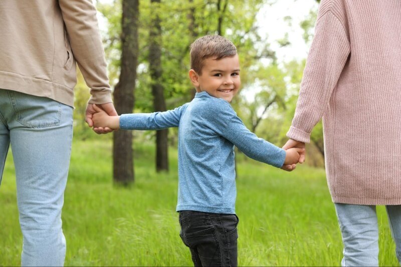 child and parents